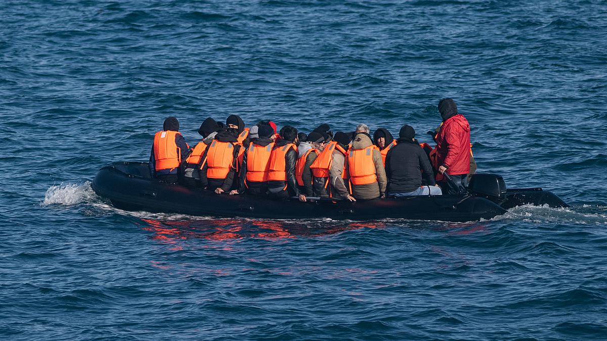 مهاجرون لاجئون البحر
