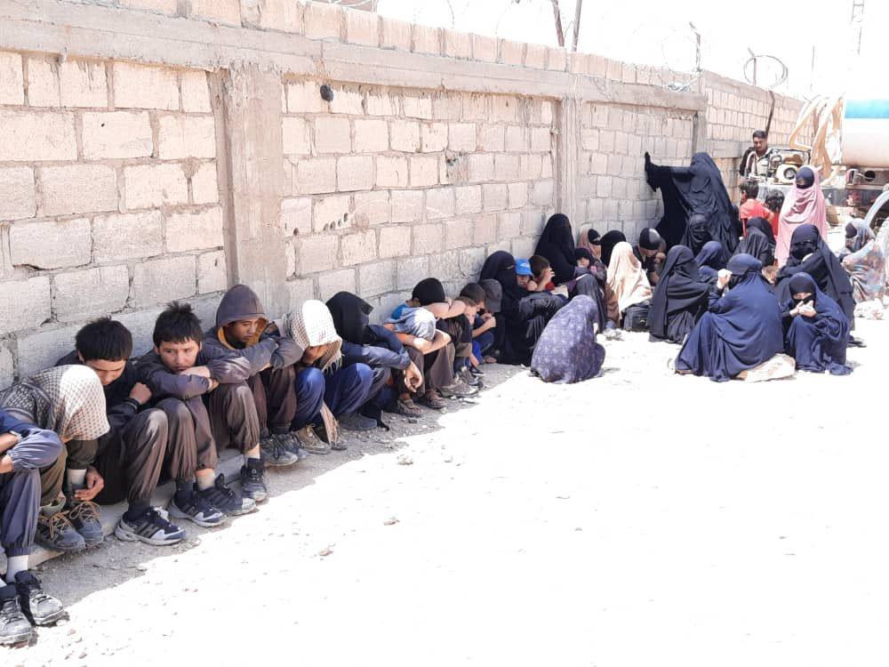 ضبط شاحنة في مخيم الهول على متنها أطفال ونساء من عوائل داعش
