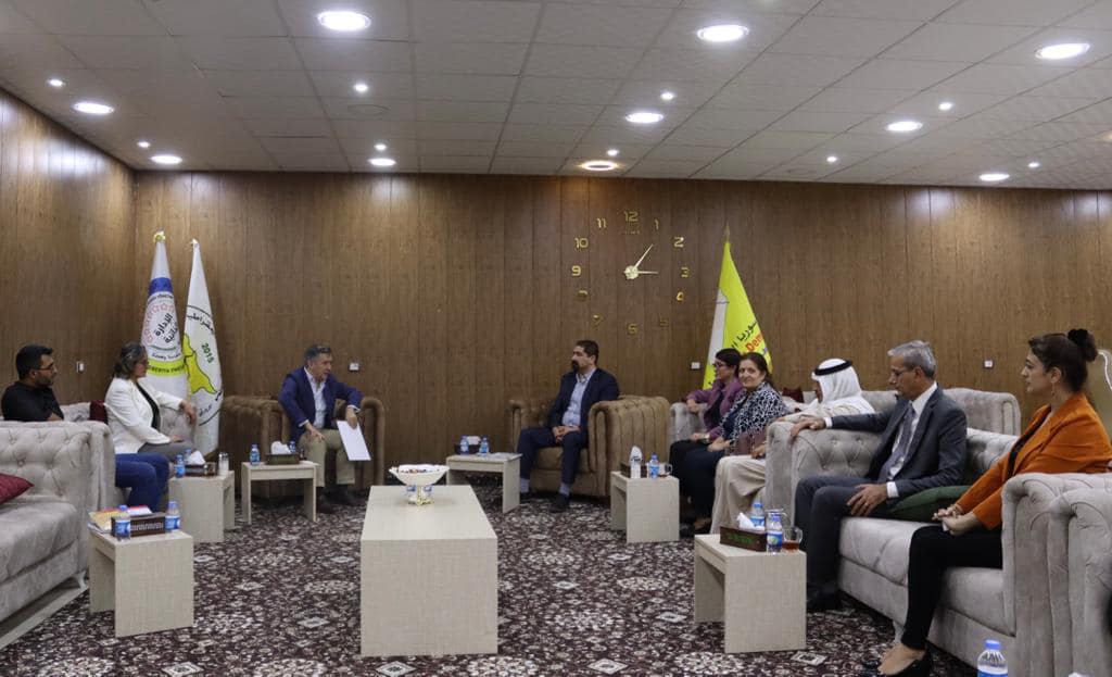 المبعوث الأمريكي لشمال شرق سوريا يلتقي ممثلي الأحزاب ويشجع الأحزاب الكردية على الحوار
