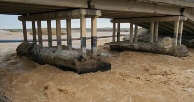 انهيار جزئي لجسر الرقة السمرة على نهر البليخ بسبب الفيضانات
