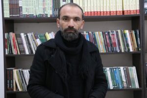 أحمد زرداشت… شاعر وأديب يخلد أحداثاً في خضم الثورة