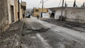 مقتل ثلاثة مدنيين إثر هجوم أرضي لقوات النظام السوري على أحياء ومرافق حيوية عدة في ريف محافظة حلب الغربي