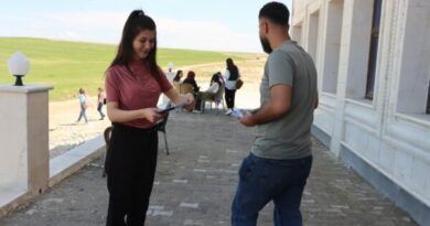 بهدف الحفاظ على البيئة.. البيئة للفرات تُنظم محاضرة توعوية لطلبة جامعة كوباني