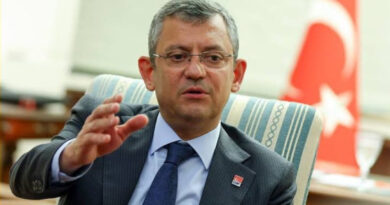 رئيس حزب الشعب الجمهوري المعارض الرئيسي في تركيا أوزغور أوزيل
