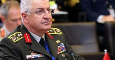 وزير الدفاع التركي يشار غولر