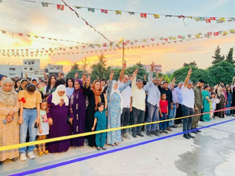 اختتام “مهرجان الشهيدة برجم” في كوباني بتكريم الفرق الفنية (صور) – Kurd ...