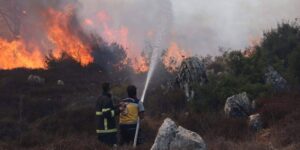 اندلاع حرائق واسعة في طرطوس واللاذقية.. أهالي المنطقة يحاولون إخمادها
