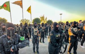 قوات سوريا الديمقراطية تسلم التحالف الدولي قائمة قادة الفرق للاندماج بالجيش