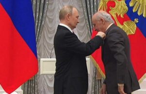 بوتين يقلد البروفيسور الكردي رشاد ميران ميدالية “بوشكين”