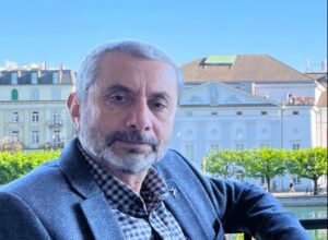 البارزاني يدعو مجدداً لتوافق بين الكرد والحكومة الانتقالية