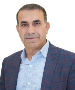 القيادة الكردية بين السياسة والإدارة