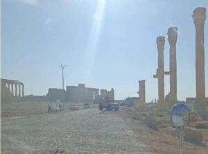 هجوم يستهدف وفدًا أمريكيًا في تدمر وسط سوريا وسط أنباء عن وقوع إصابات في صفوف الأمن العام وأمريكيين