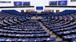 البرلمان الأوروبي يحذر من احتمال ارتكاب جرائم حرب في شمال شرق سوريا ويؤكد أن الاعتراف الكامل بحقوق الأكراد شرطٌ لاستقرار البلاد