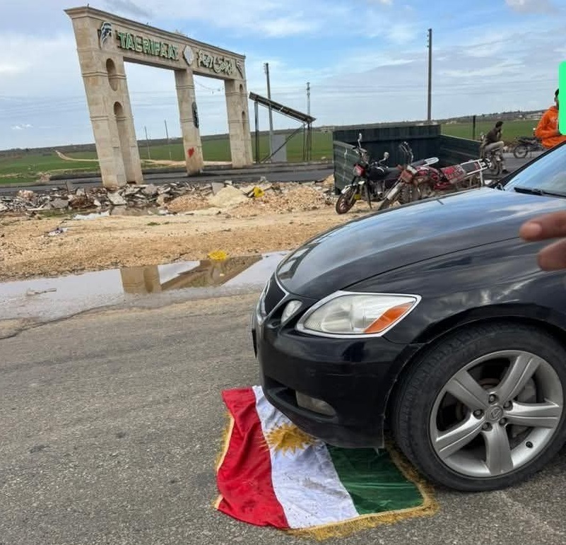 تصاعد التوترات في شمال سوريا عقب حوادث إهانة الأعلام خلال نوروز.. دعوات رسمية للتهدئة وتحذيرات من الفتنة