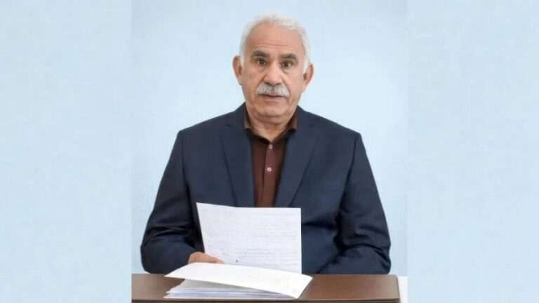أوجلان يدعو إلى تحمل مسؤولية إنجاح العملية ويؤكد أن “باب الجمهورية الديمقراطية مفتوح حتى النهاية”