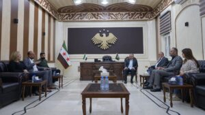 محافظ الحسكة يجتمع مع مدير عام الشوون المدنية لإعادة تفعيل إصدار البطاقات الشخصية الجديدة