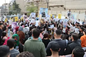 وقفات احتجاجية في قامشلو وعامودا وكركي لكي تطالب بالإفراج عن الأسرى وكشف مصير صحفيين