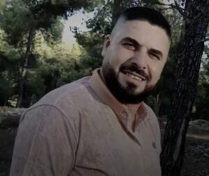 زوجة مختار دير صوان: كان يتلقى تهديدات قبل اغتياله وتطالب بتحقيق مستقل