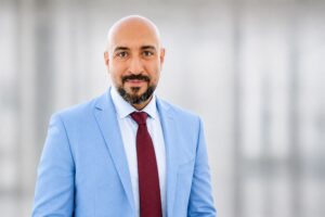 فلسفة الاعتراض… وفلسفة الخيانة