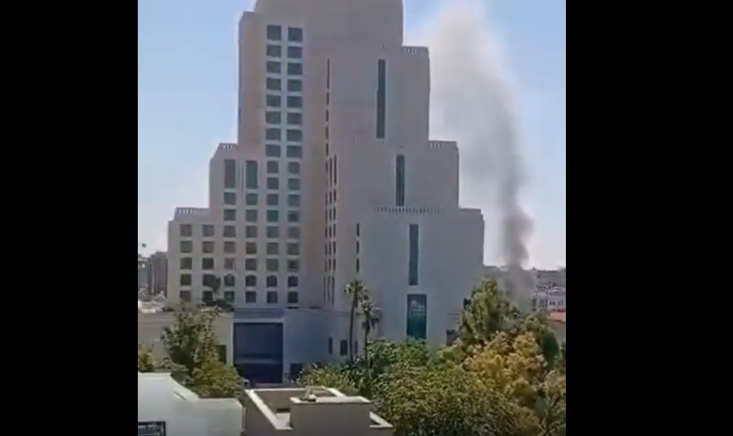 انفجارات بعبوات ناسفة في دمشق بالتزامن مع زيارة ماكرون.. والإليزيه يؤكد: الرئيس الفرنسي لم يسمع دويها