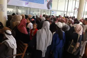 مع اقتراب انتهاء المهلة.. ازدحام في الحسكة وشكاوى من بطء استبدال الليرة السورية القديمة