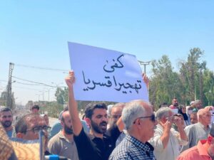 اعتصام لمهجّري سري كانيه في الحسكة للمطالبة بالإسراع في إعادتهم.. ومحافظ الحسكة يتعهد بمواصلة الجهود