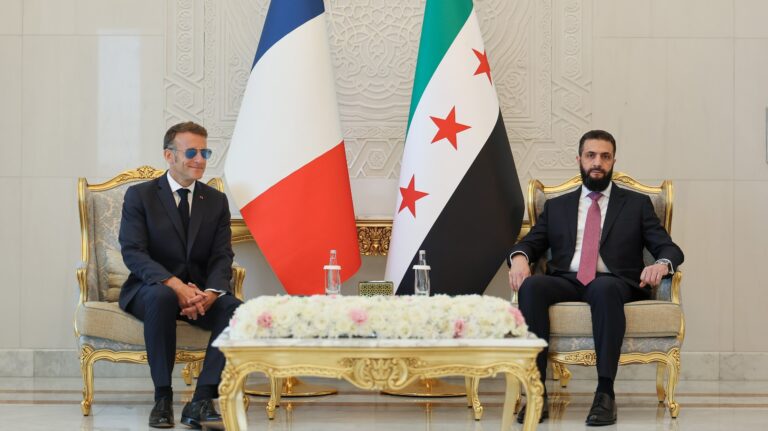 الشرع يشيد بموقف ماكرون بعد تفجيري دمشق: زيارته ستستمر والتحقيقات تقود إلى “طرف خيط هام”