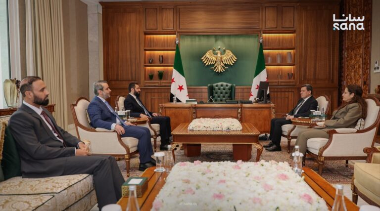 الشرع يستقبل مظلوم عبدي وإلهام أحمد في قصر الشعب بدمشق