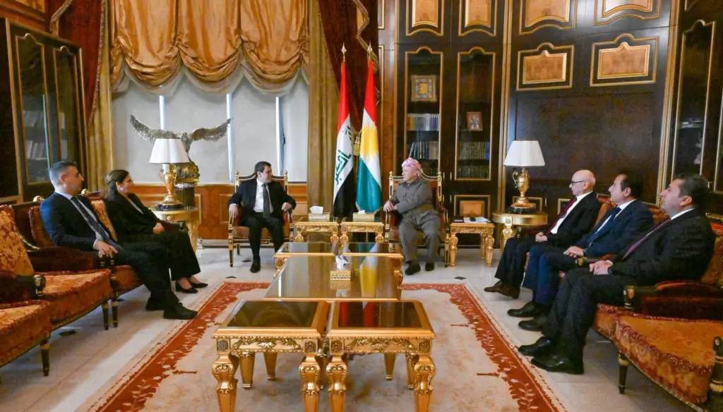 بارزاني يبحث مع عبدي حقوق الكورد ومستقبلهم في سوريا